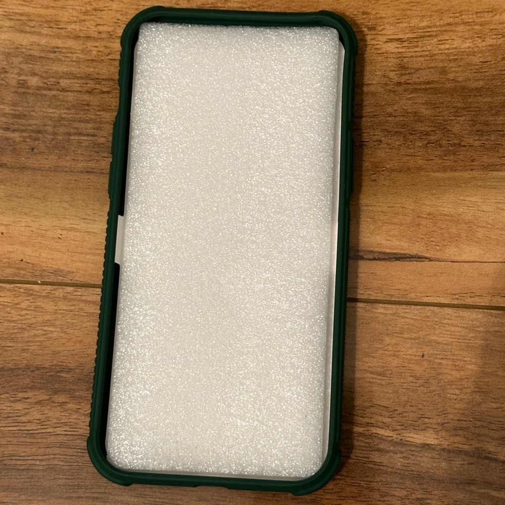iPhone 14 max case - Picture 2 of 3